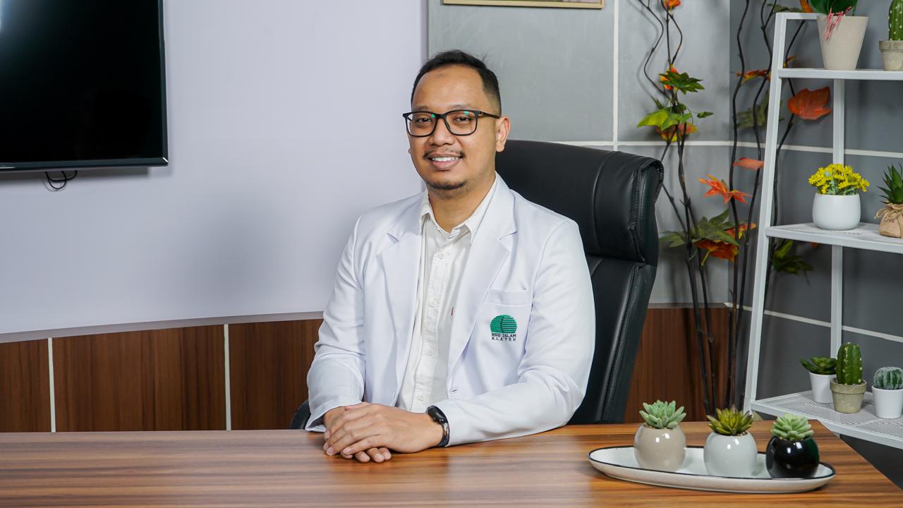 dr. Bela Dirk, Sp.BTKV.,FIATCVS.,FICS